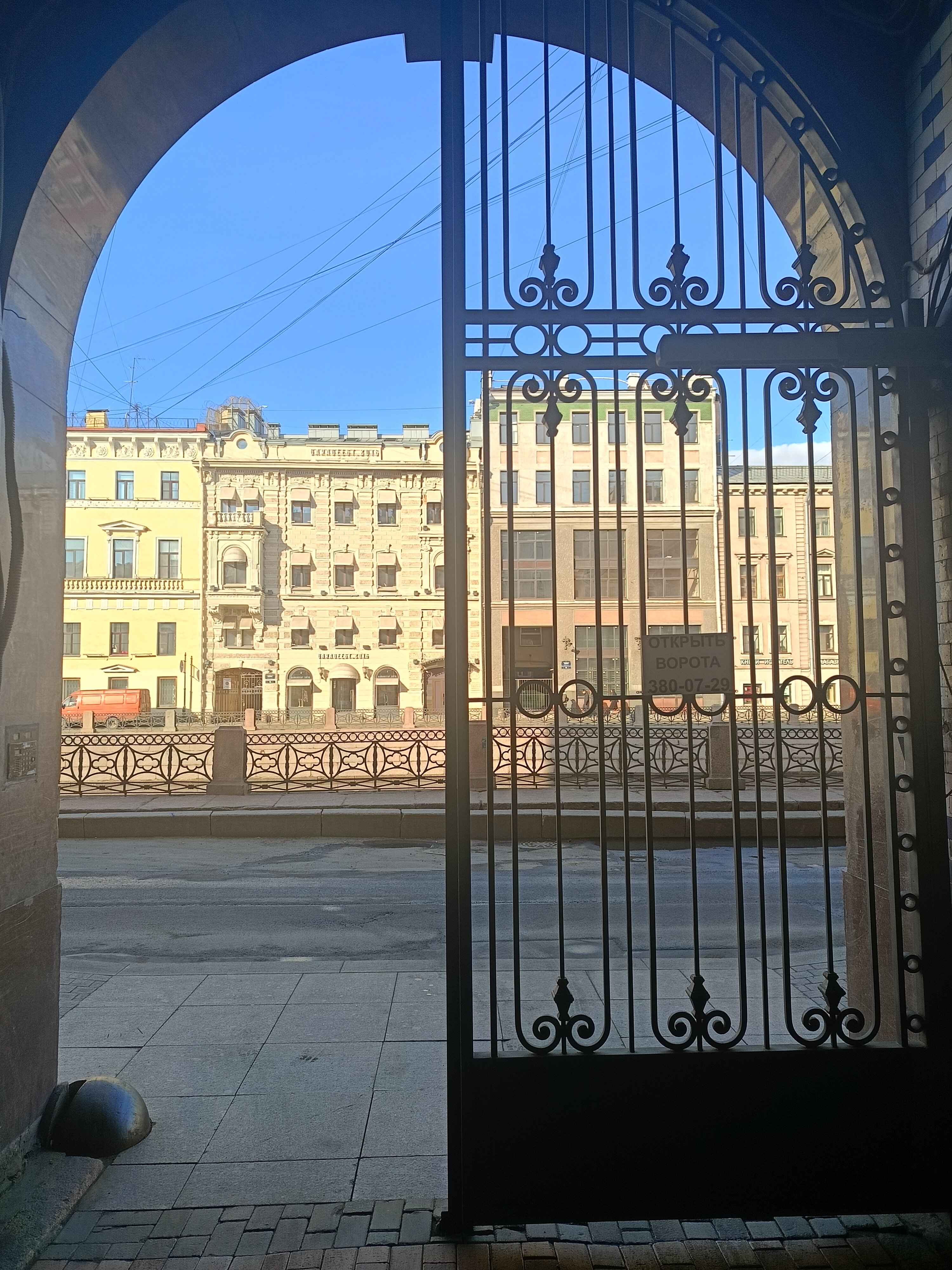 Фото У Эрмитажа