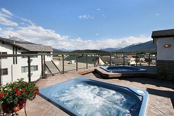 Фото Whistlers Inn Hotel