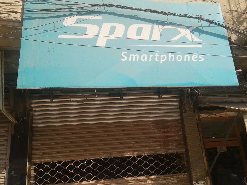 Mobile phone store Aparx smart phone, Karachi, photo