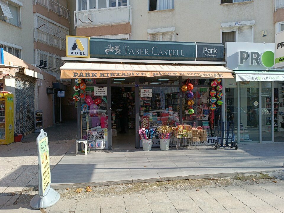 متجر أدوات مكتبية Park Stationery ، إزمير، صورة