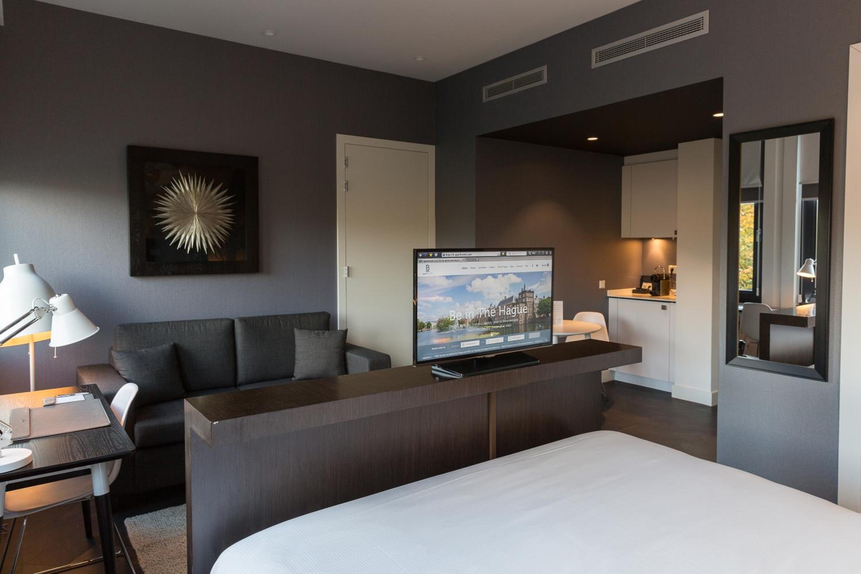 Фото B-aparthotel Kennedy