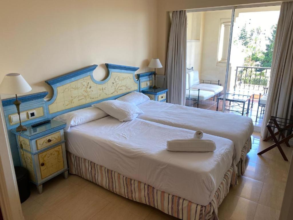 Фото Apartamentos Guadalpin Boutique