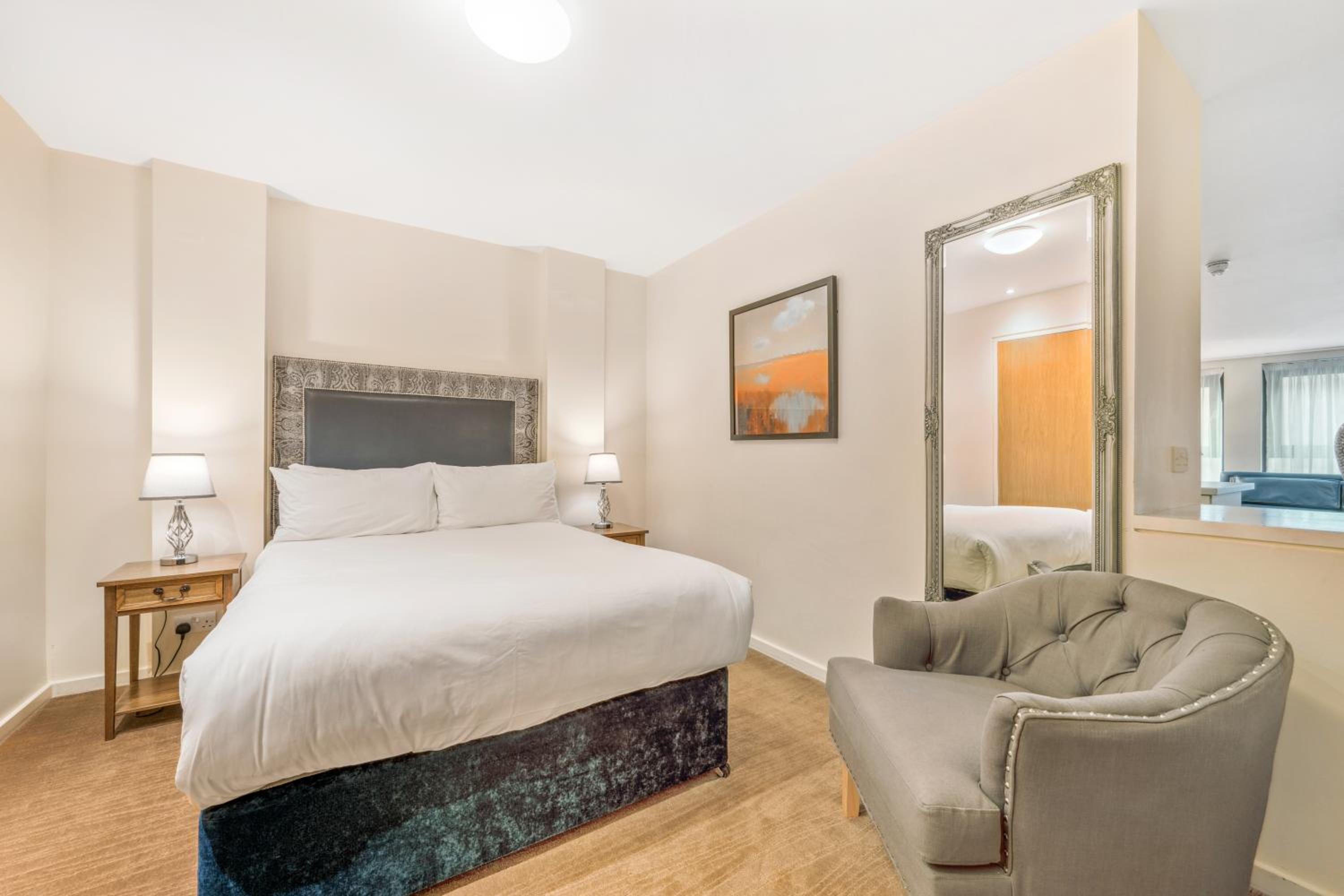 Фото Princes Street Suites