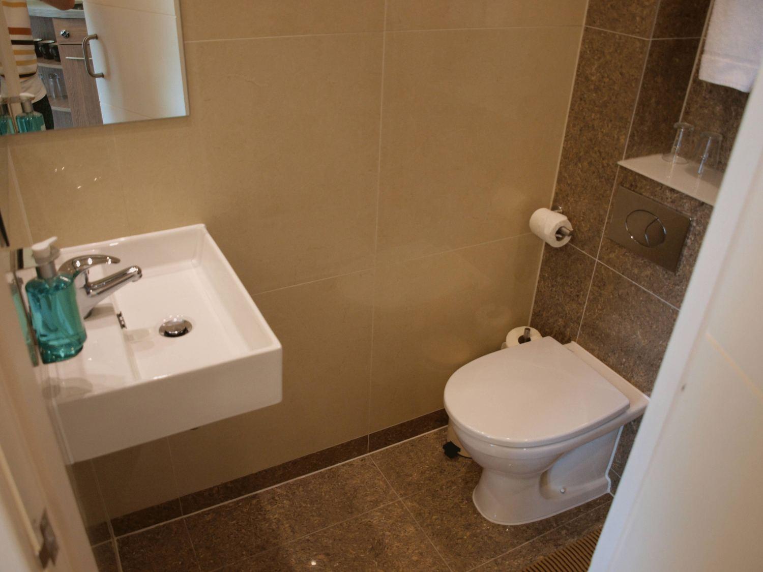 Фото Simply Rooms & Suites