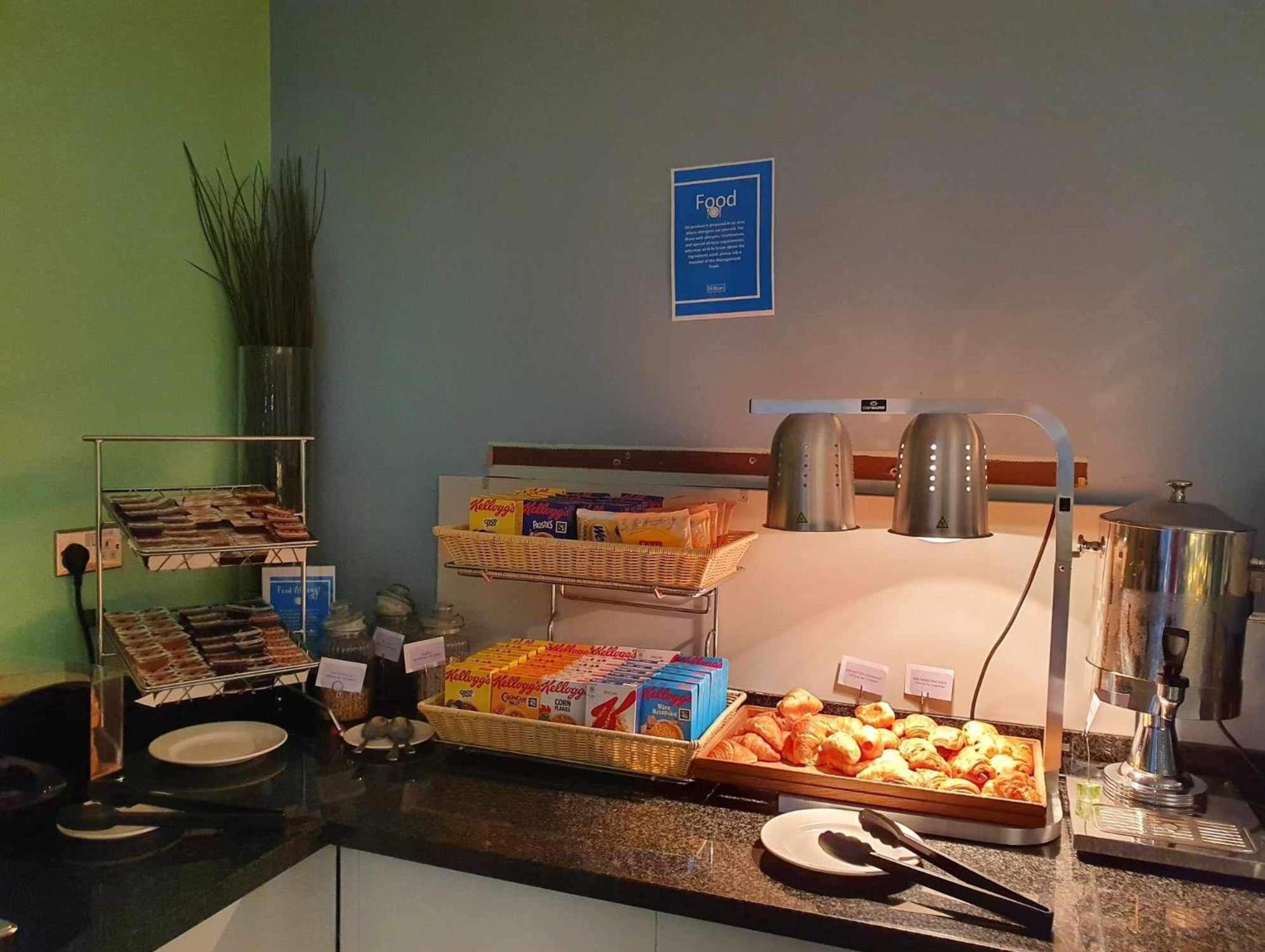 Фото Hilton Garden Inn Luton North