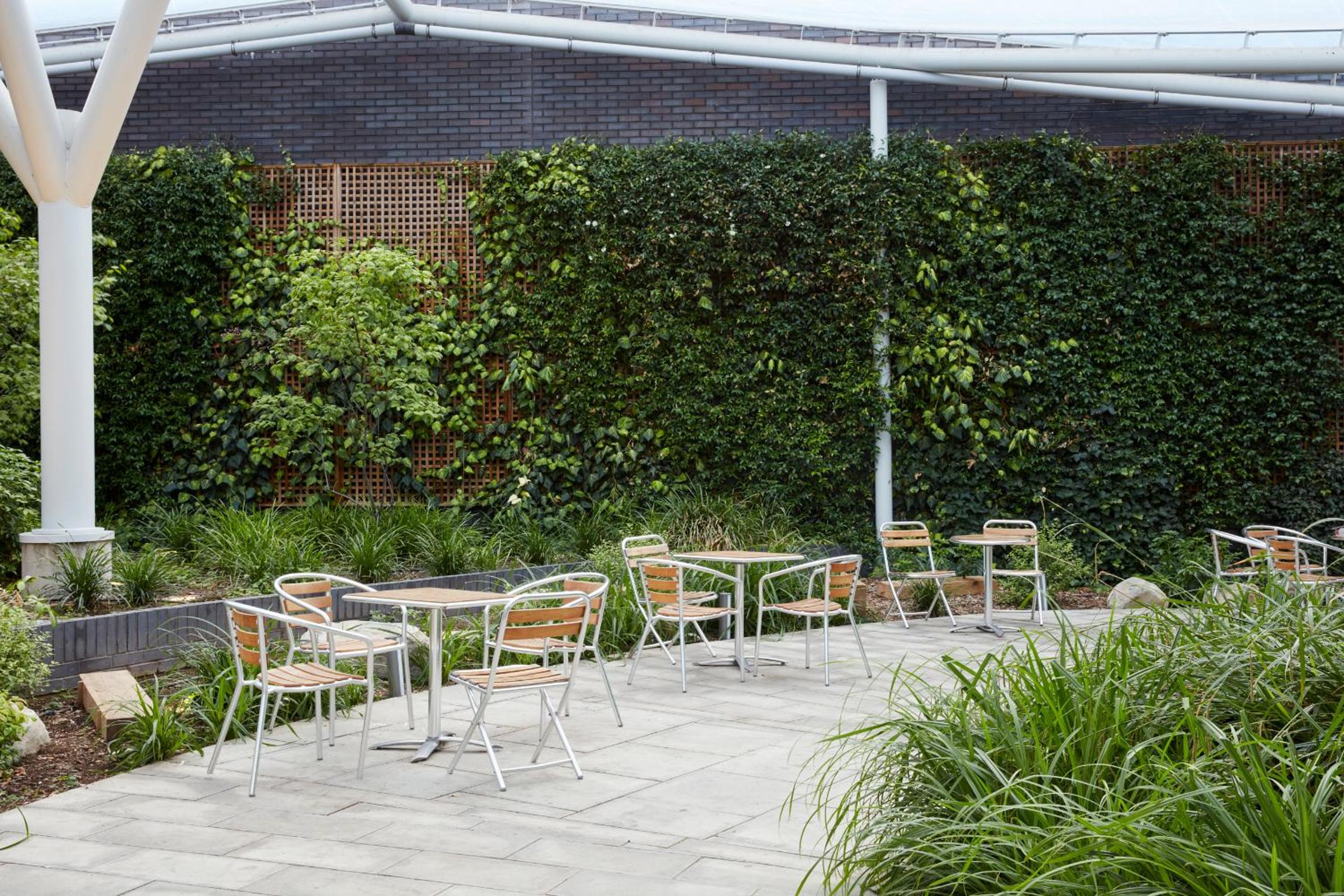 Фото Aparthotel Adagio London Brentford