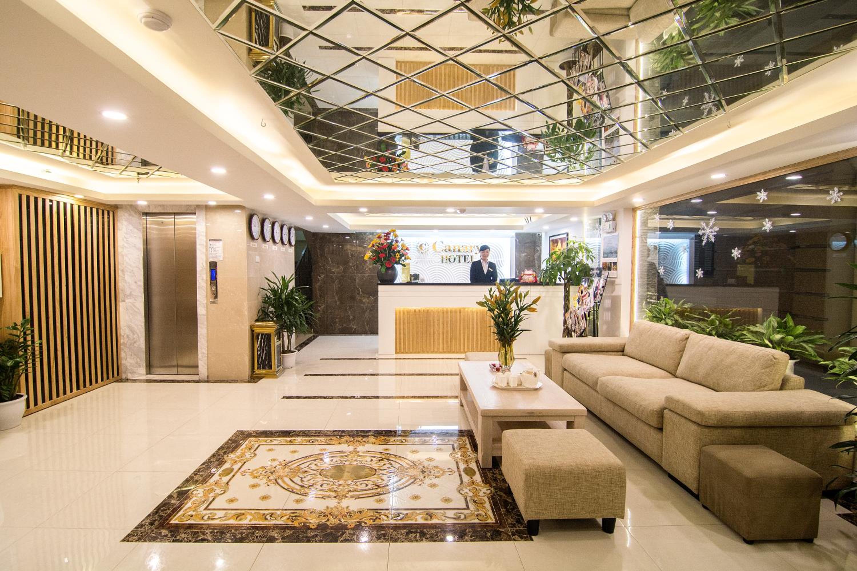 Фото Canary Hotel & Apartment