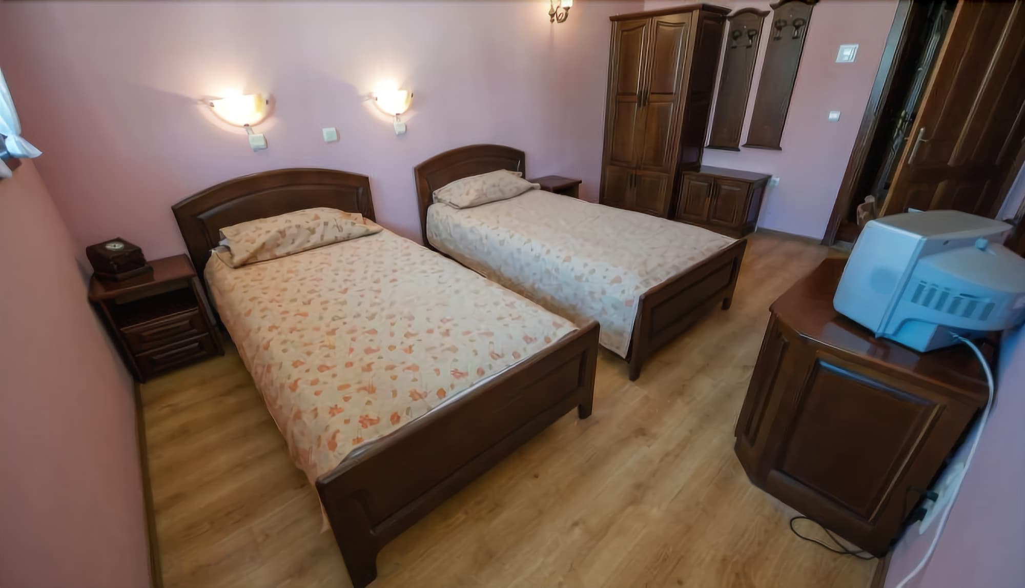 Фото Hotel Izvora