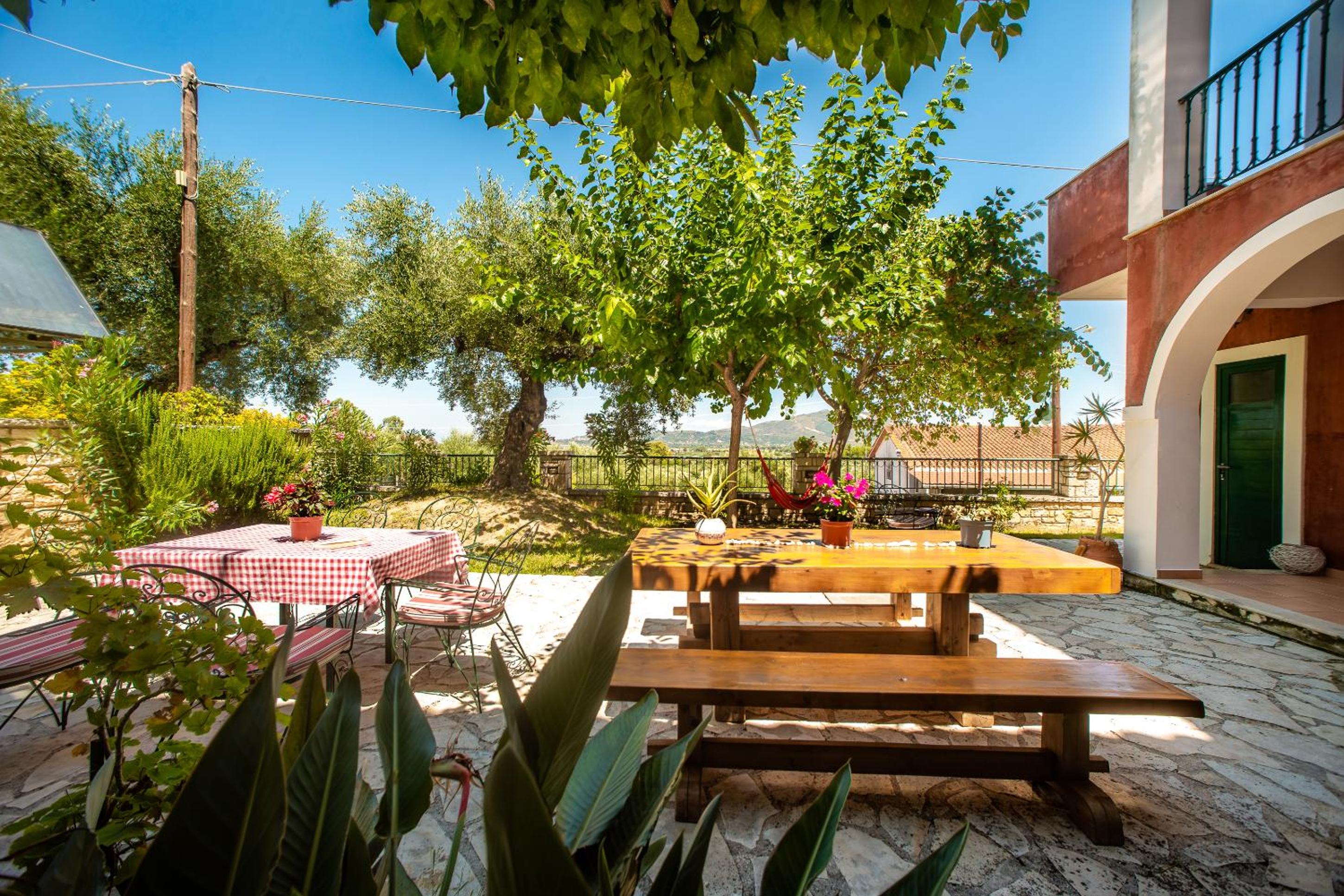 Фото Villa Liofyto Apartments