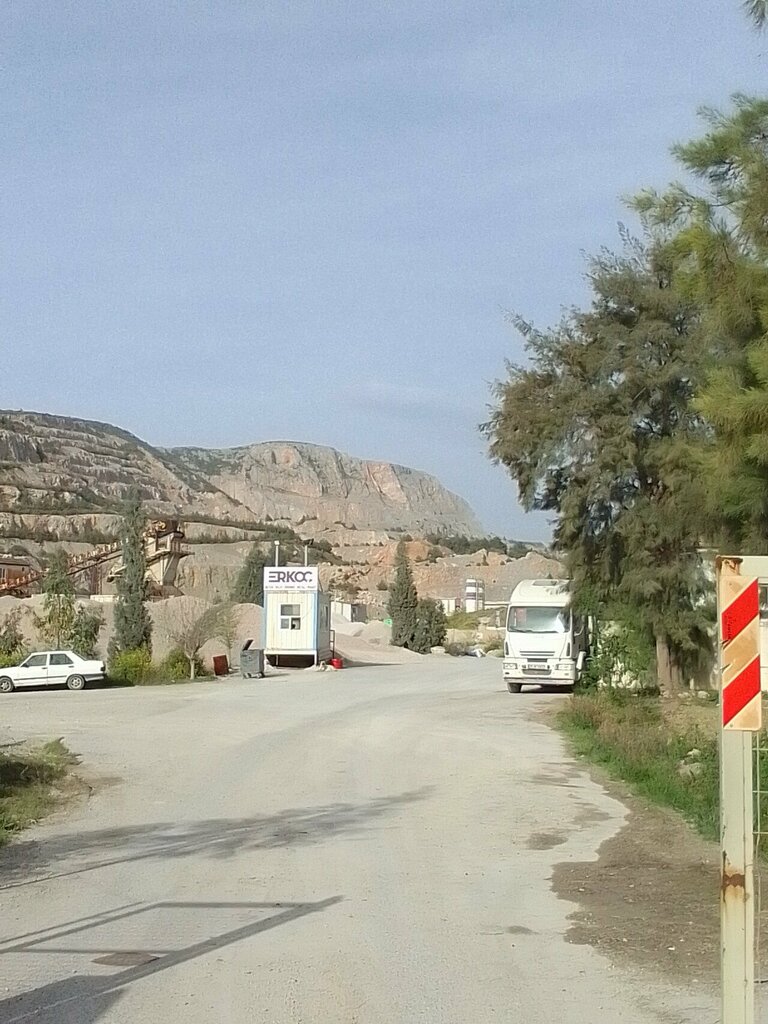 Natural resource extraction Erkoc Aggregate, Izmir, photo