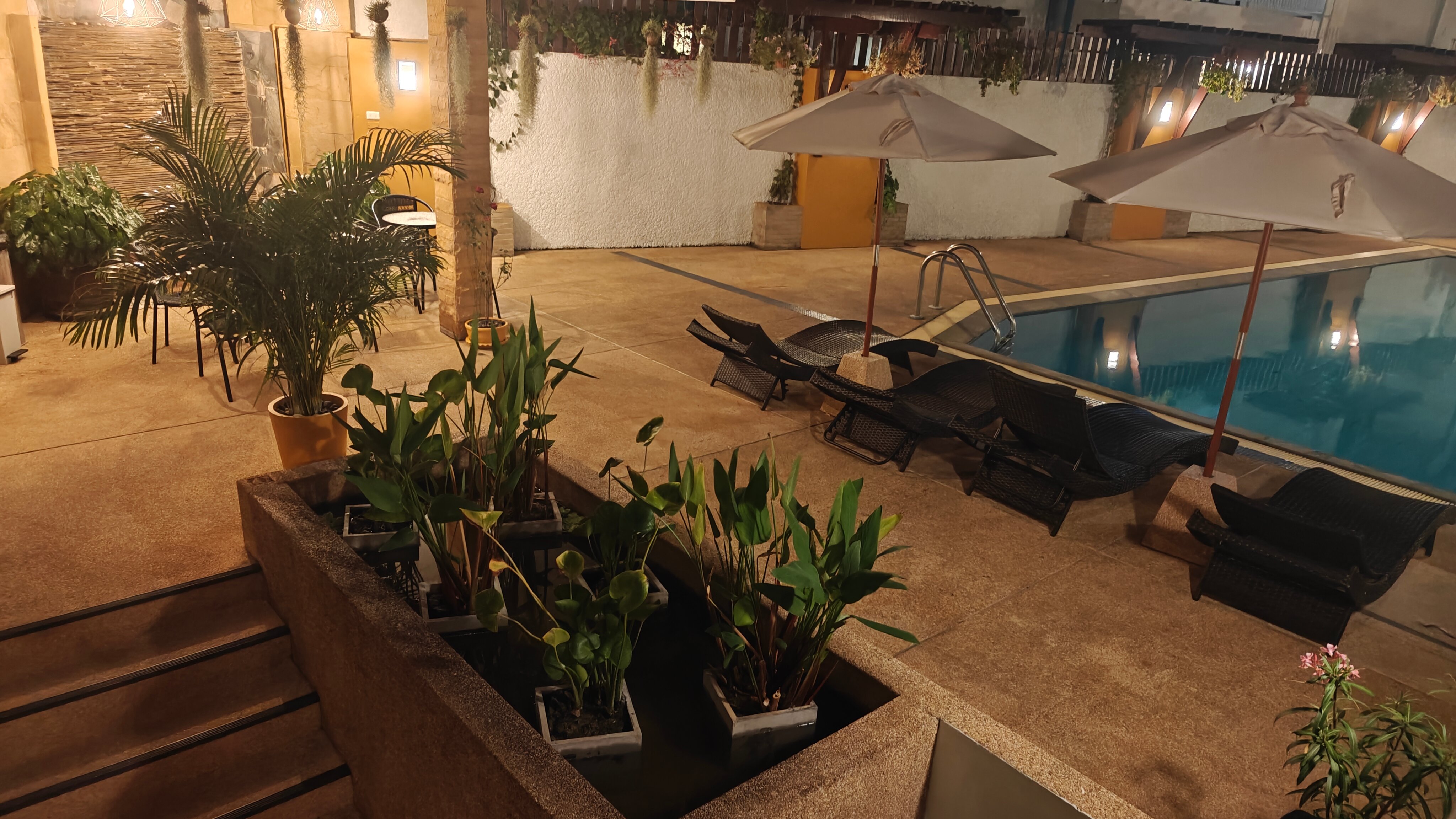 Фото Rattana Karon Beach Hotel