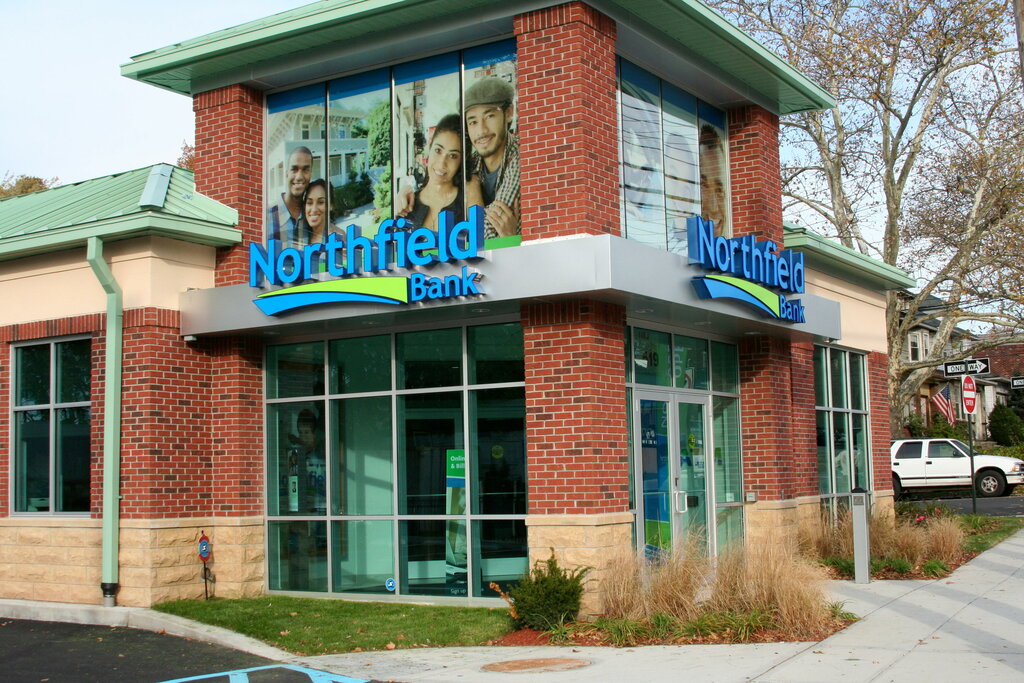 ATM Northfield Bank, New York, photo
