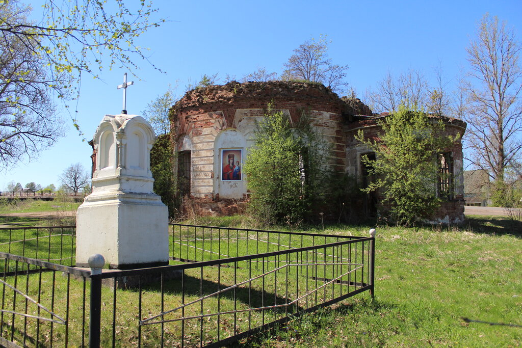 Iglesia ortodoxa Tserkov Rozhdestva Presvyatoy Bogoroditsy V Oskuye, , foto