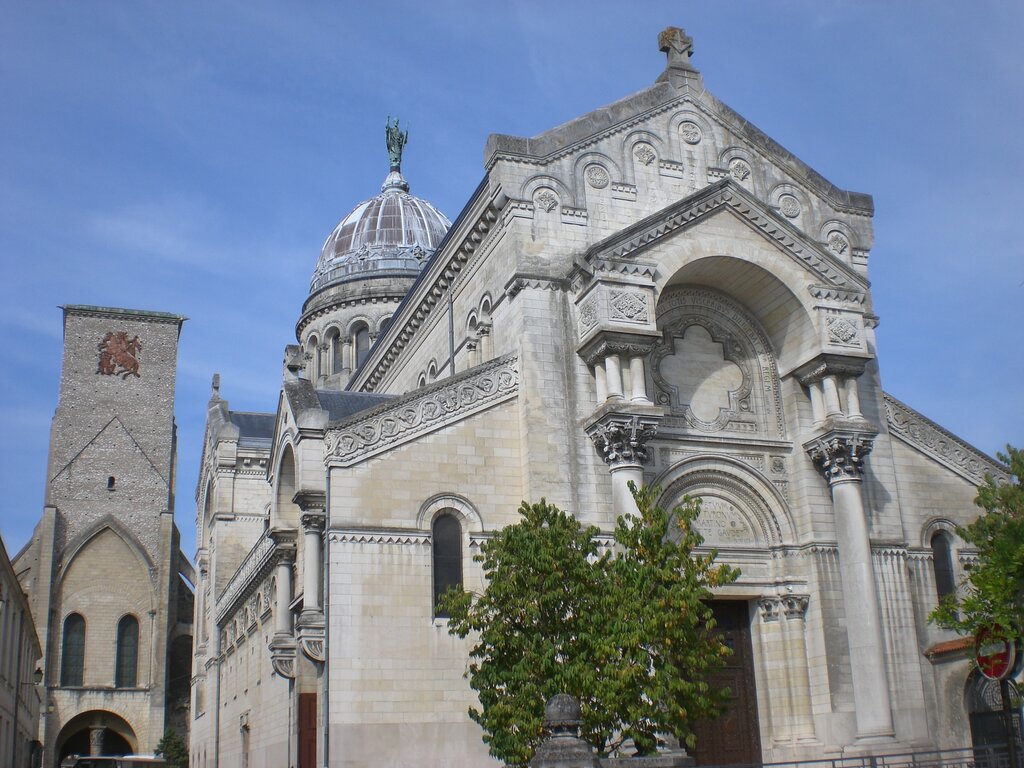 католический храм - Basilica of St. Martin, Tours - Тур, фото № 1.