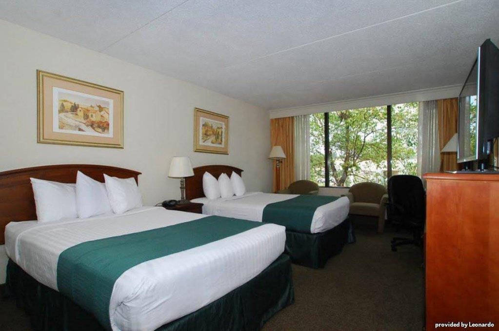 Фото Best Western Sterling Hotel & Suites