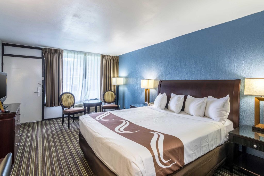 Фото Quality Inn & Suites University Area