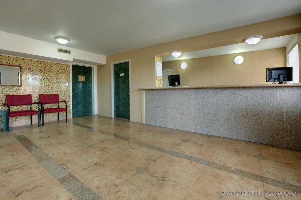 Фото Red Roof Inn Crestview