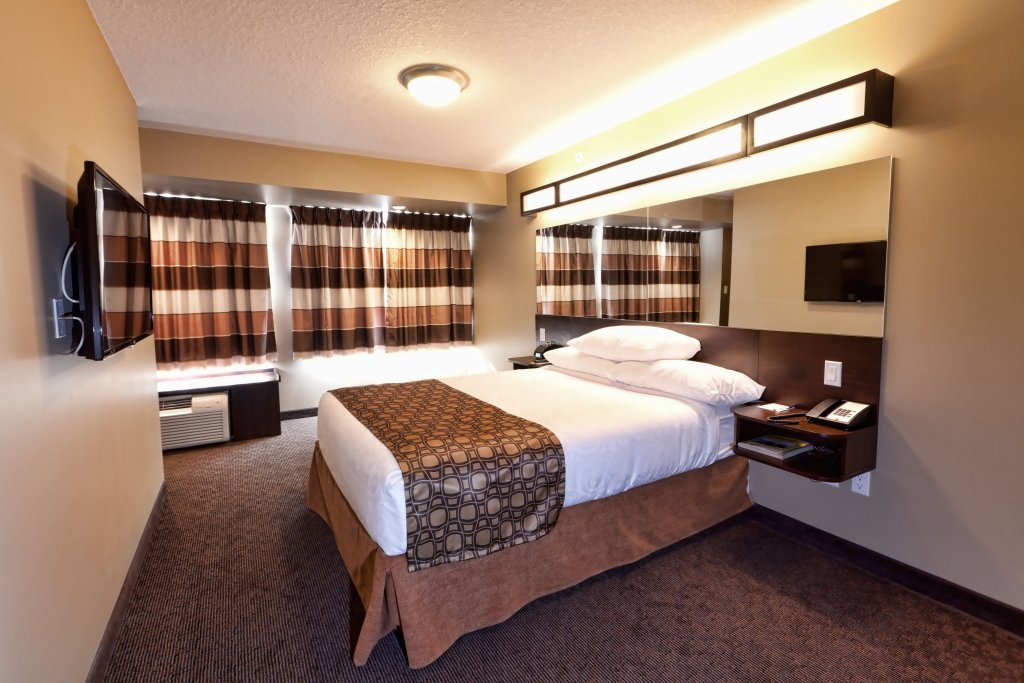 Фото Microtel Inn & Suites by Wyndham Weyburn