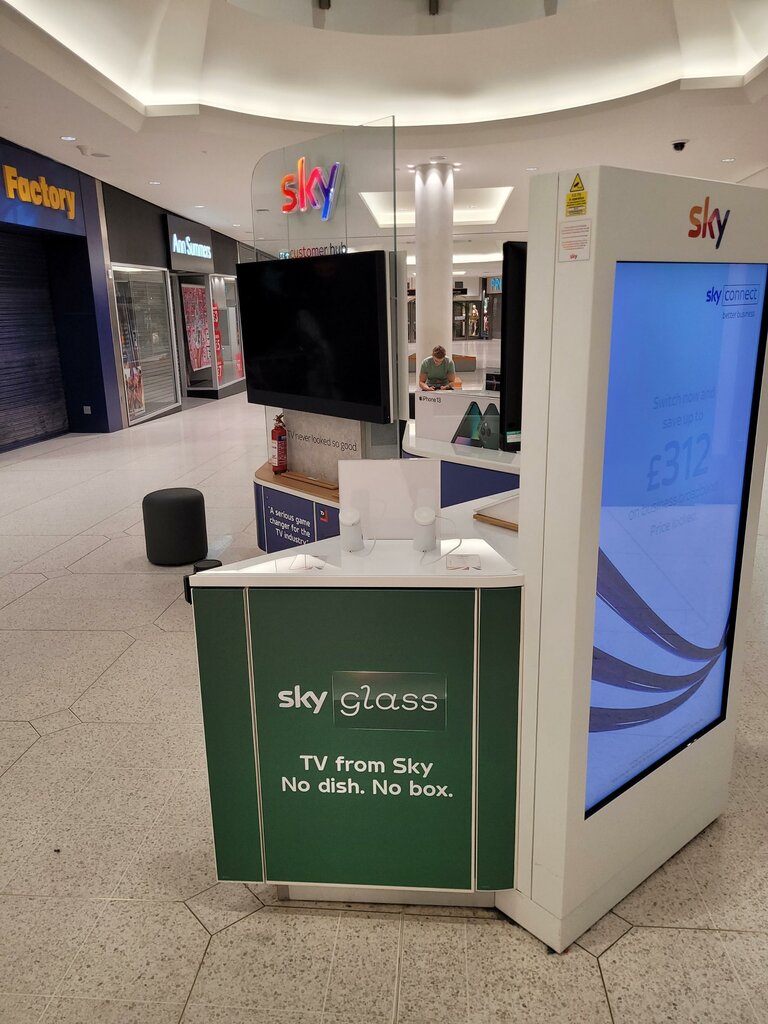 Mobile phone store Sky, Watford, photo