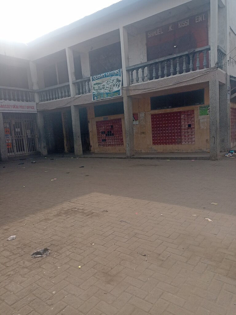 Auto parts and auto goods store Quamis Motors, Accra, photo