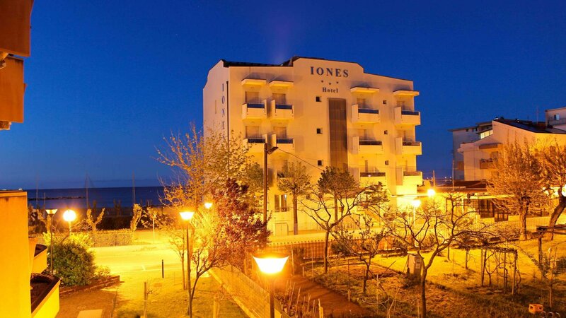 Гостиница Hotel Iones в Римини