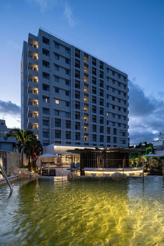 Гостиница Okinawa Hinode Resort and Hot spring Hotel в Нахе
