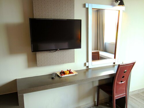 Гостиница Thepnakorn Hotel в Бурираме