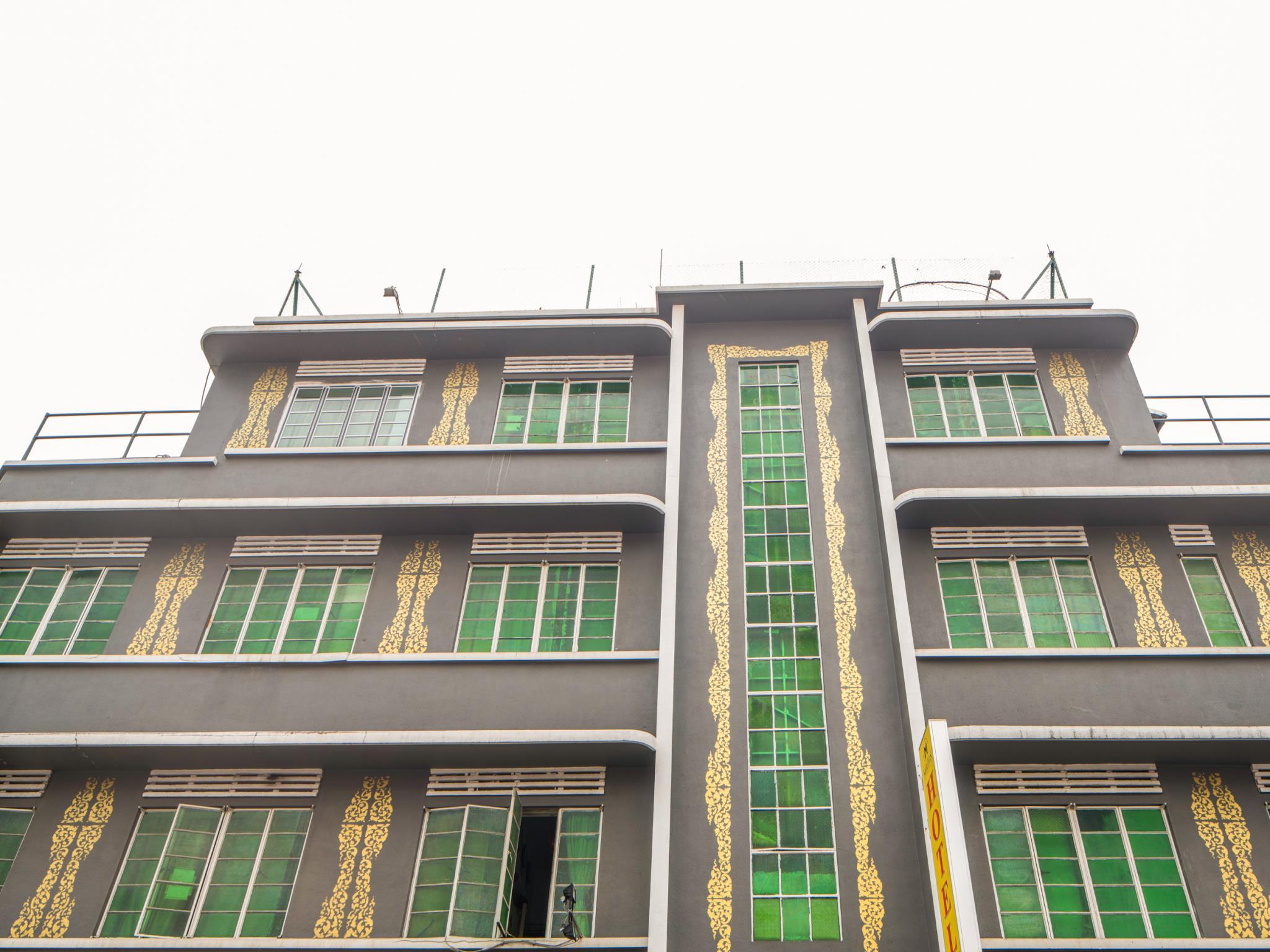 Фото Meriton Hotel