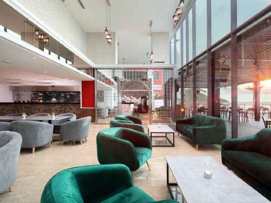 Фото Hompton by the Beach Penang