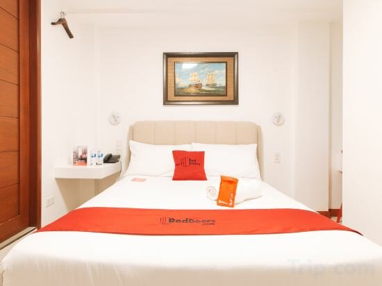 Фото RedDoorz near Mercado del Lago