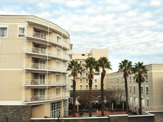 Фото The Commodore