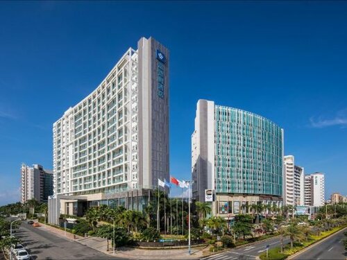 Гостиница Ramada Plaza by Wyndham Sanya Bay в Санье