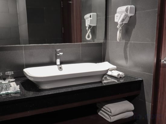 Фото Golden Tulip Essential Makassar