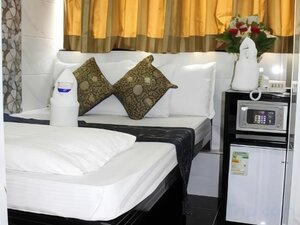 Leisure Hostel (Room3, 12/Floor, Block D Chungking Mansion, Nathan Road, Tsim Sha Tsui), hotel