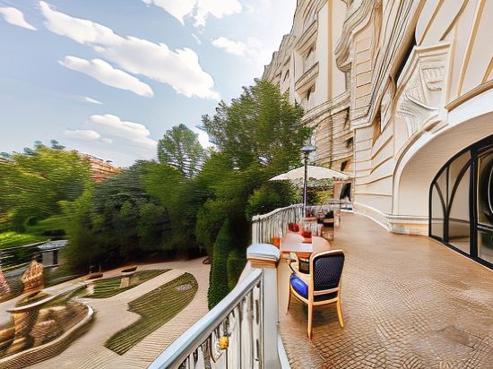 Фото Legendale Hotel Beijing