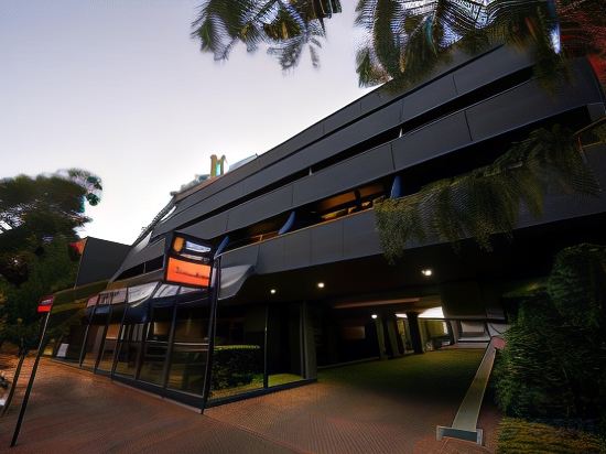 Фото Comfort Hotel Adelaide Meridien