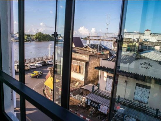 Фото The Port Hostel by Suwatchai