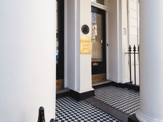 Фото Garden Court Hotel