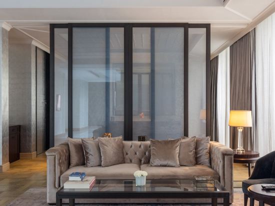 Фото Roseate House