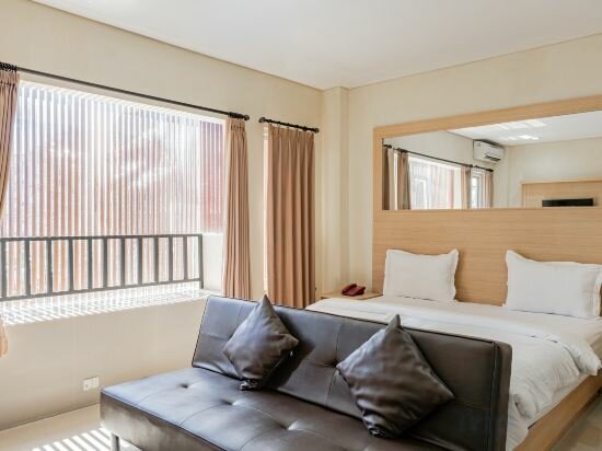 Фото Kuta Airport Insta Hotel