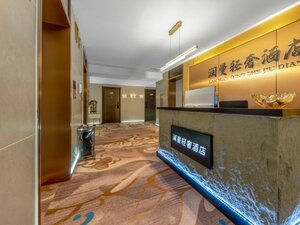 Lanman Light Luxury Hotel (17th Floor, No. 4 Apartment Building, Zhongnan Puyuefu), hotel
