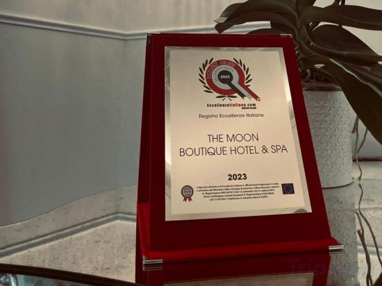 Фото The Moon Boutique Hotel