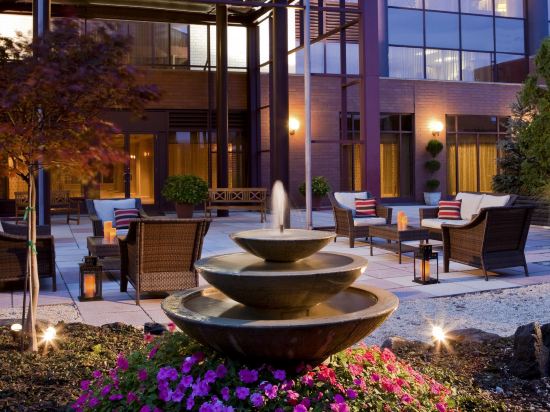 Фото Sheraton LaGuardia East Hotel