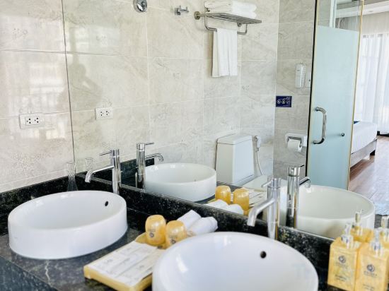 Фото Sandals Island Hotel