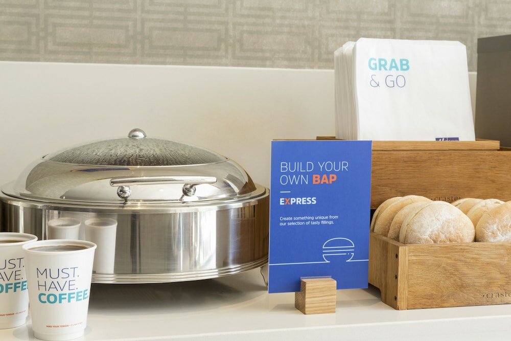 Фото Holiday Inn Express London - Earl's Court