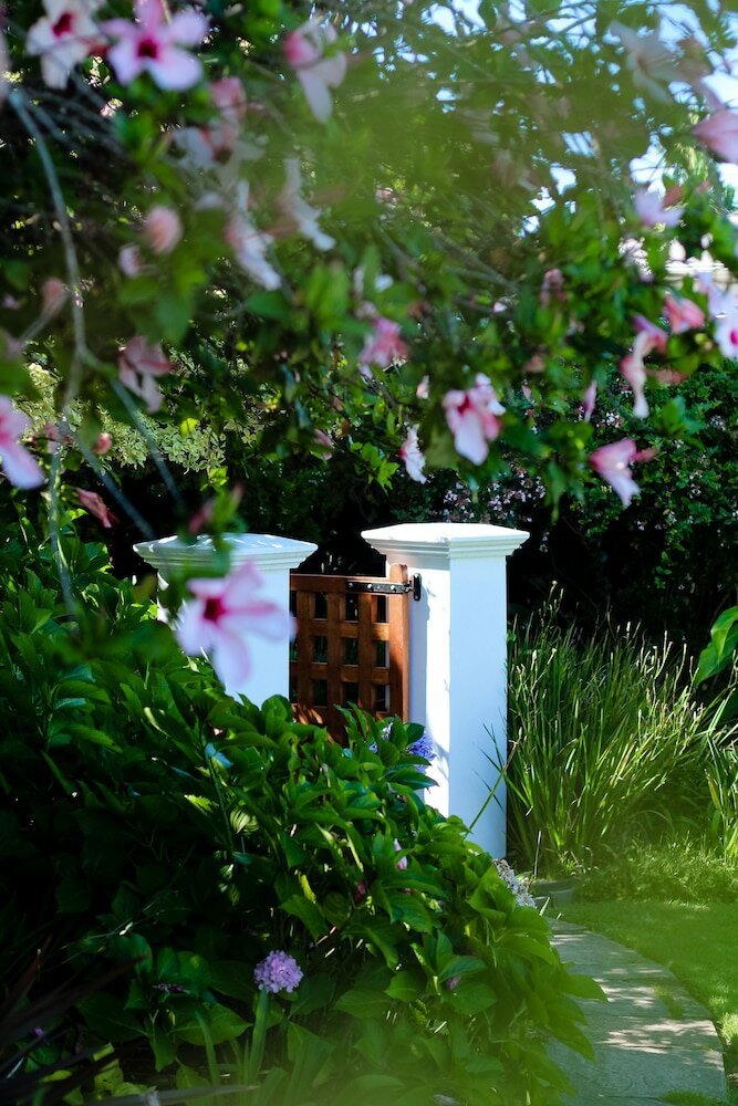 Фото Whispering Oaks