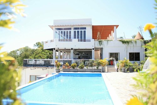 Гостиница La Cecile Hotel and Cafe Komodo в Провинции Восточные Малые Зондские острова