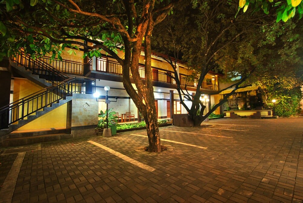 Фото Yulia Beach Inn Kuta