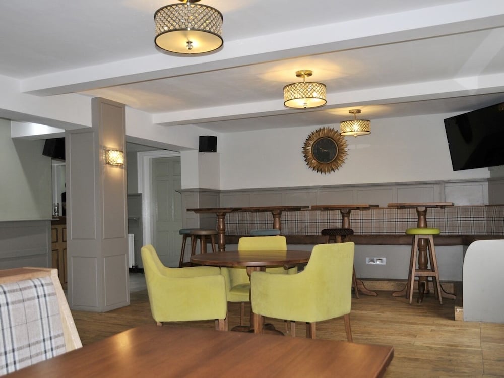 Фото The Coach Hotel