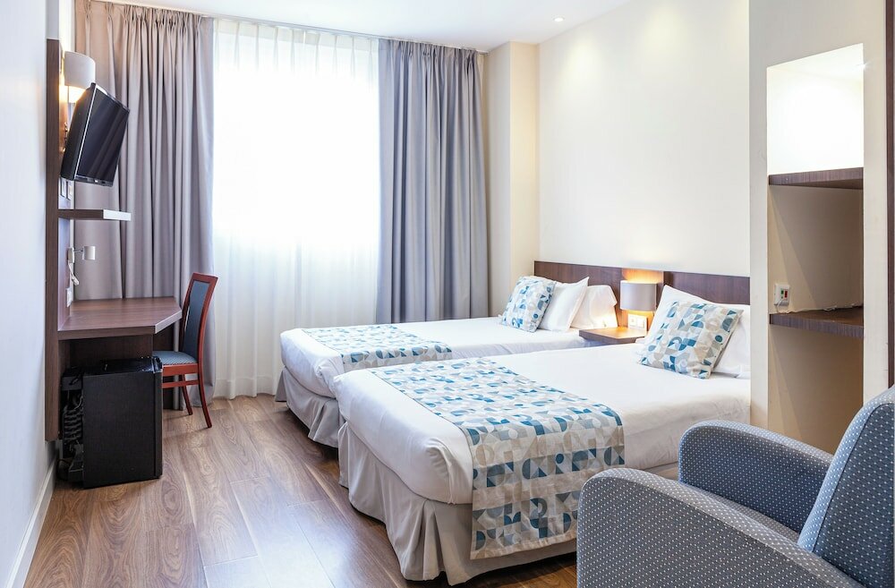 Фото отеля 2